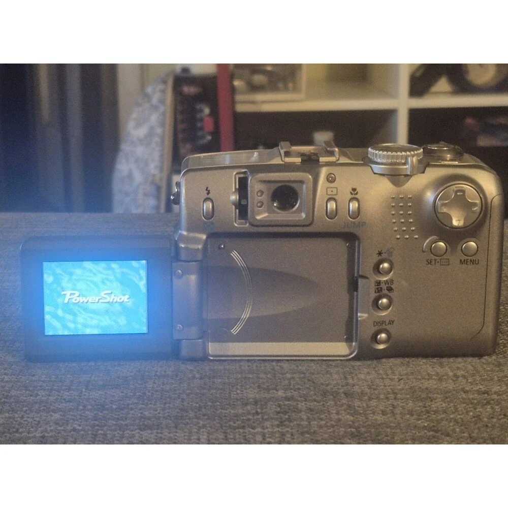 ⭐Canon Powershot G2 Silver 4.0MP 3x Zoom w/ 1 Canon battery + Camera Bag